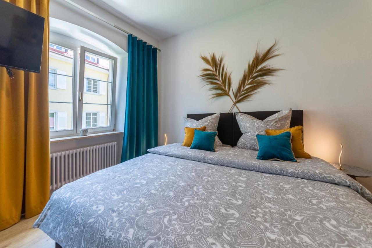 10 Apartment *